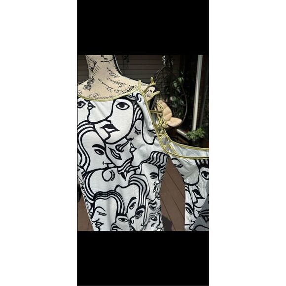 Miss Look abstract cut out sleeve gold, trim, tunic top. Says xxxl but it fits l - Picture 1 of 15